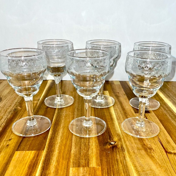 Etched Design Clear Glasses 4 1/4” Tall Wine After Dinner Drink Set of 6 - Picture 2 of 11